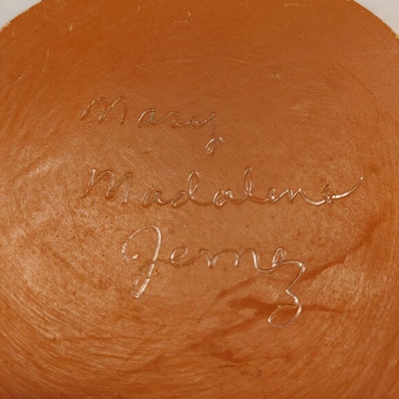 Vintage Native American Pottery Horno (oven) Hand Painted - Picture 5 of 8